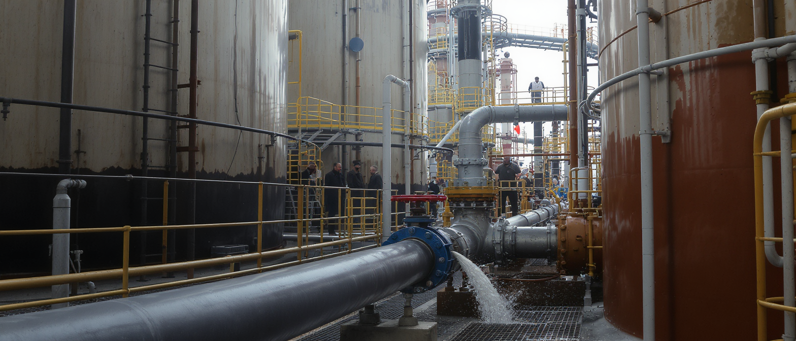 face à la flambée des prix, le g7 envisage de libérer jusqu’à 100 millions de barils de pétrole pour augmenter l’offre et faire baisser les cours.